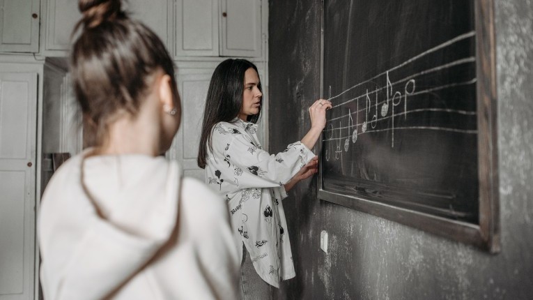 How to Teach What You Know (Even If You Don’t Think You’re an Expert Yet)